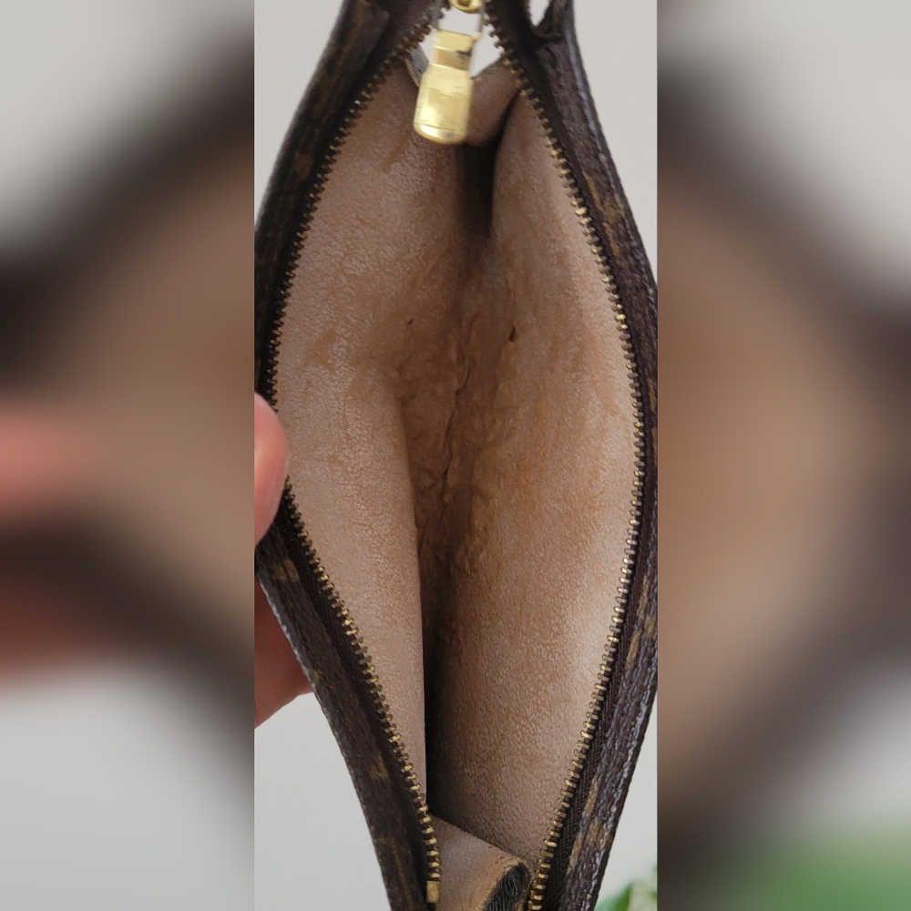 100% Authentic Louis Vuitton Monogram Pouch - Picture 11 of 12